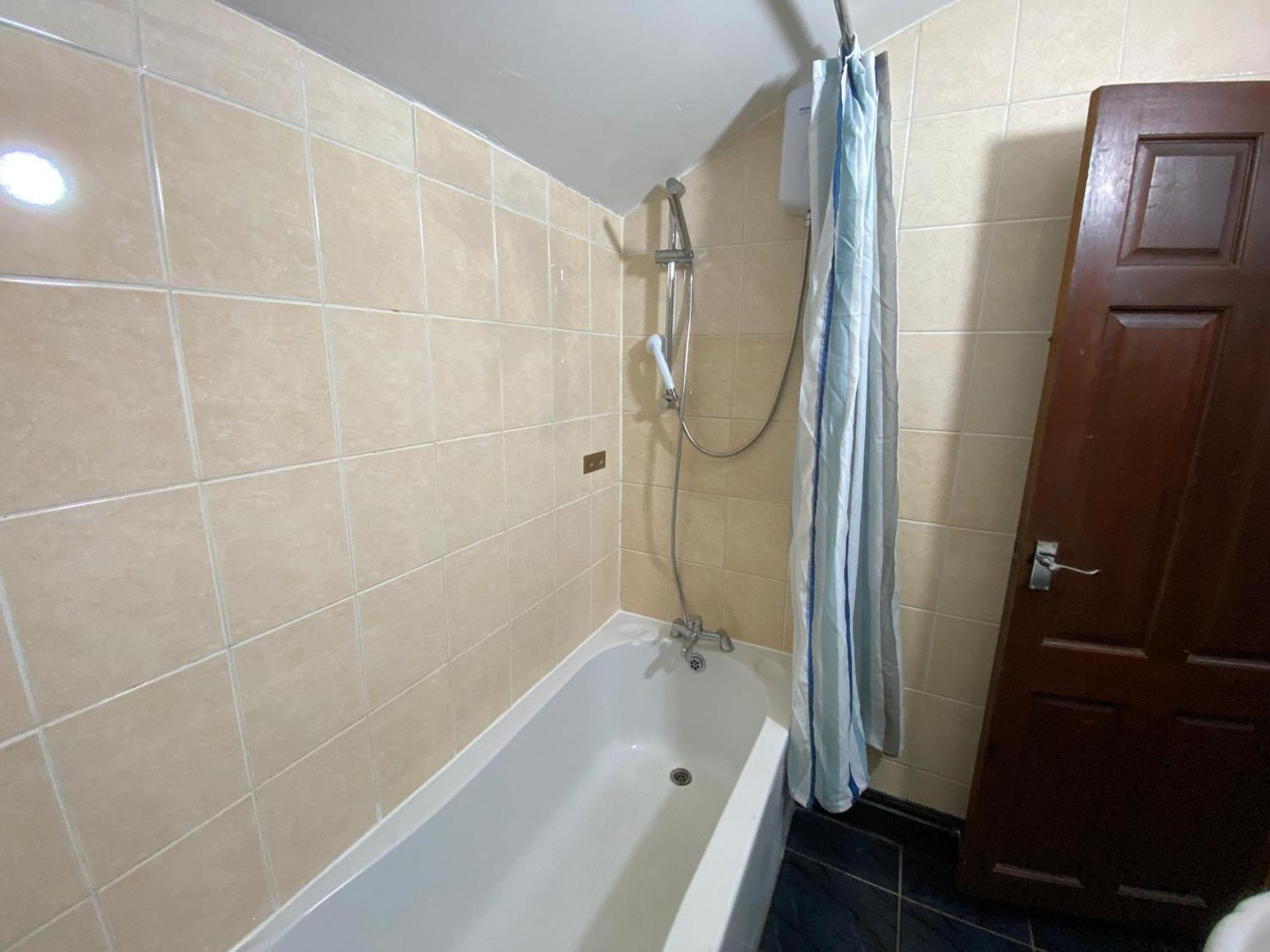 Room In Guest Room - Comfortable Room Near Coventry City Centre Εξωτερικό φωτογραφία