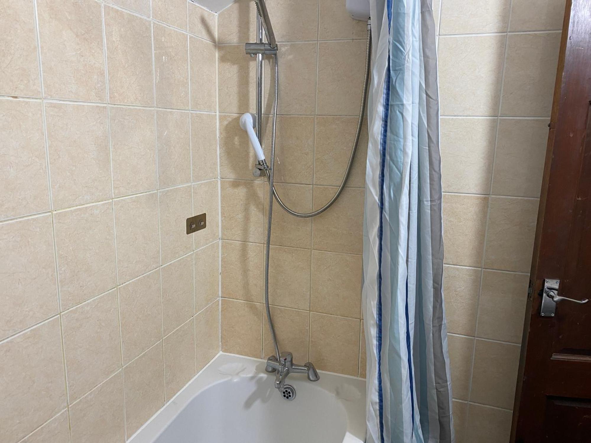 Room In Guest Room - Comfortable Room Near Coventry City Centre Εξωτερικό φωτογραφία